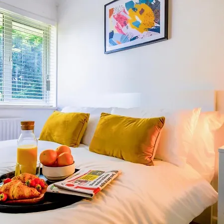 Airport Way - Cosy 2 Bed Apartment Near The M1 Luton  Exterior photo