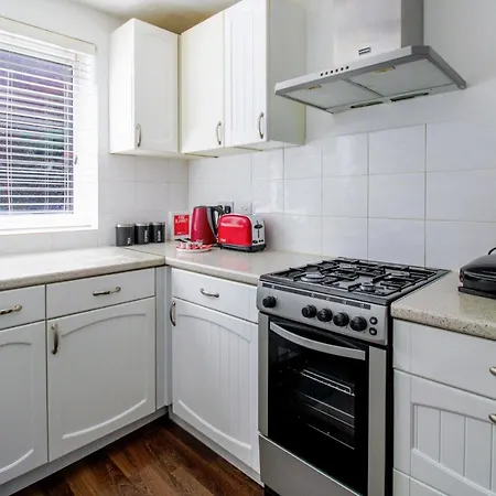 Airport Way - Cosy 2 Bed Apartment Near The M1 Luton  Exterior photo
