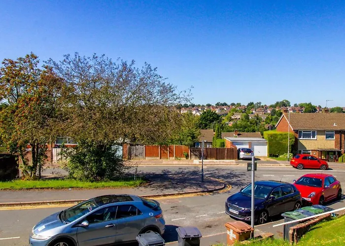 Airport Way - Cosy 2 Bed Apartment Near The M1