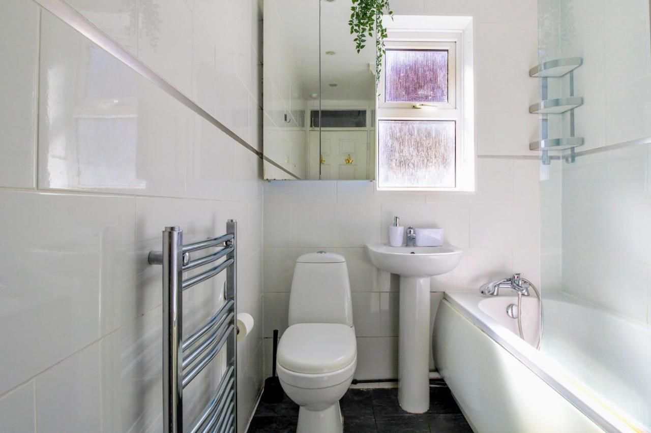 Airport Way - Cosy 2 Bed Near The M1 Appartamento *
