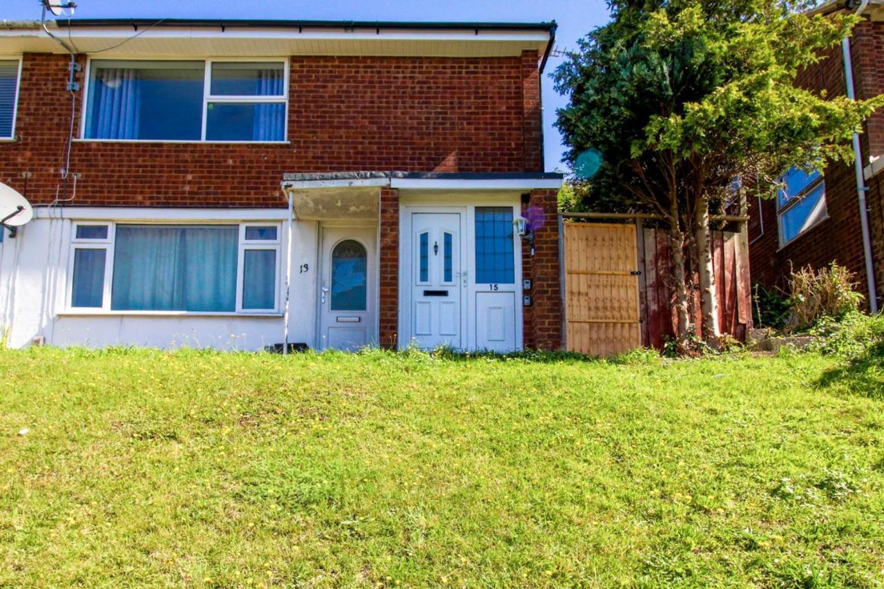 Apartment Airport Way - Cosy 2 Bed Near The M1 *