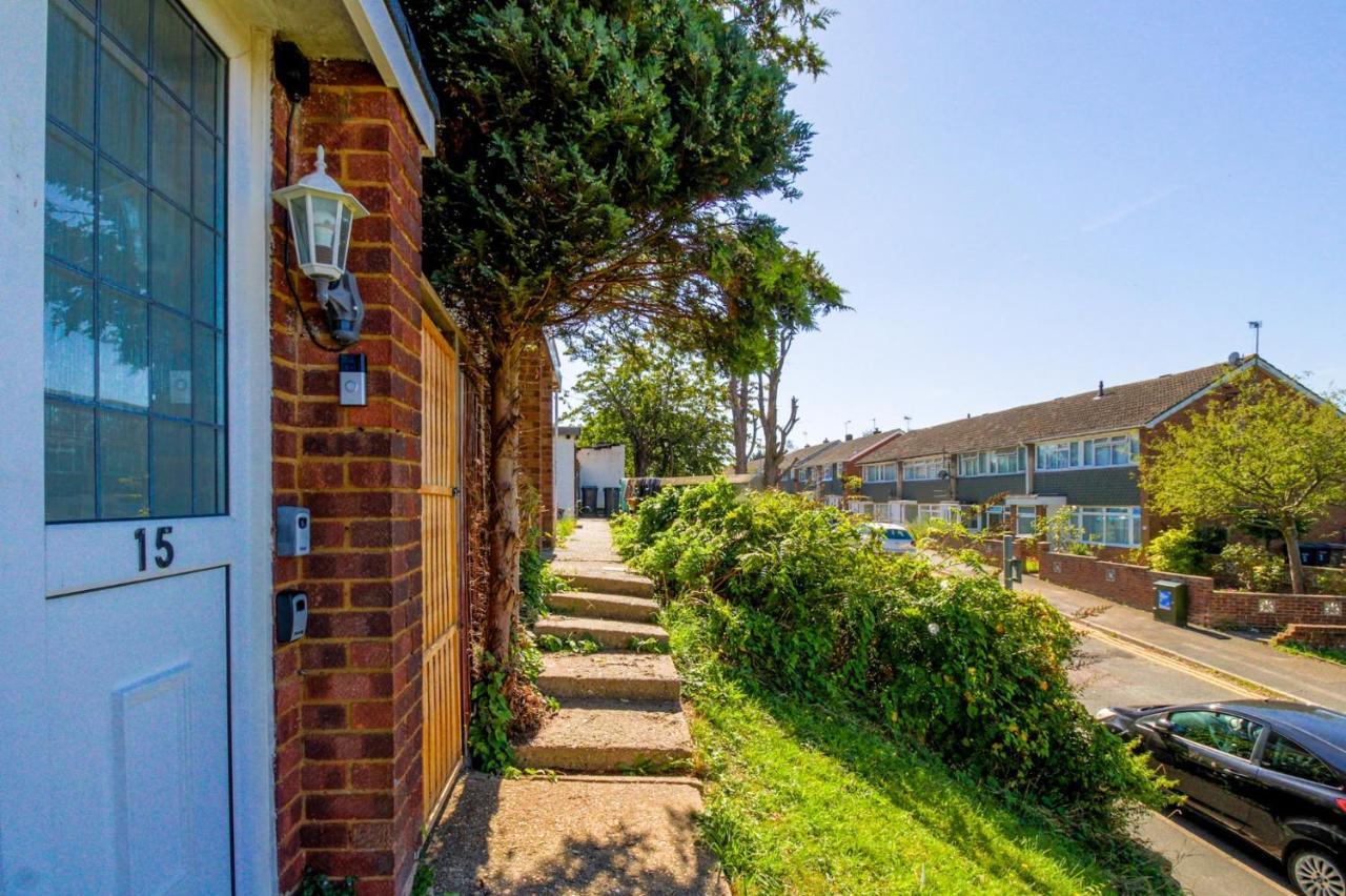 Apartment Airport Way - Cosy 2 Bed Near The M1 *